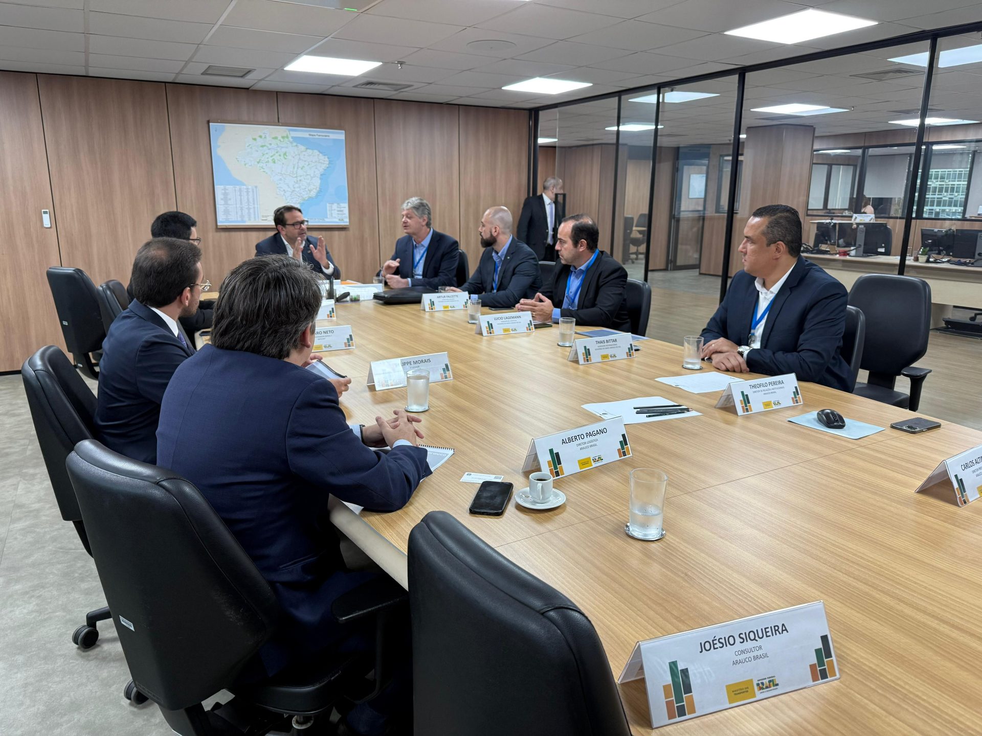 Estado discute avanços no transporte ferroviário de MS em reunião...