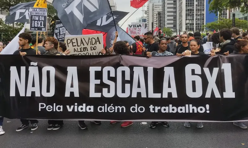 Fim do 6x1: Lula propõe mesa de diálogo entre patrões, empregados...