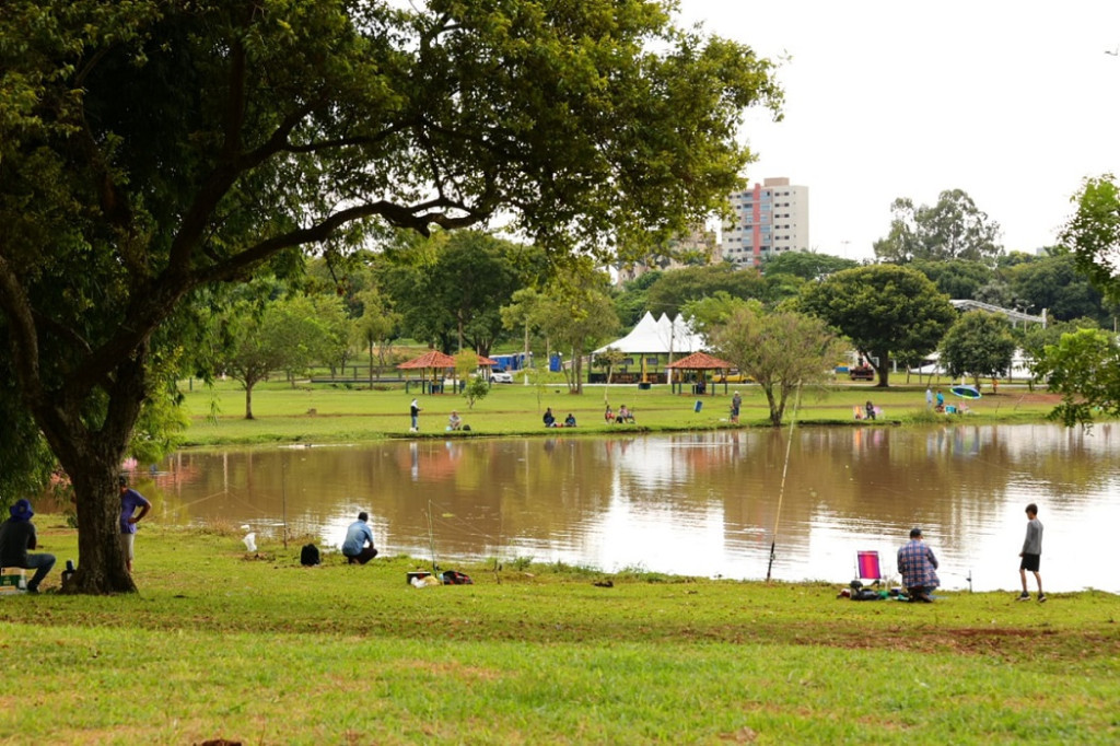 Primeiro dia da 2ª Festa da Páscoa tem pesca, venda de pescado e...