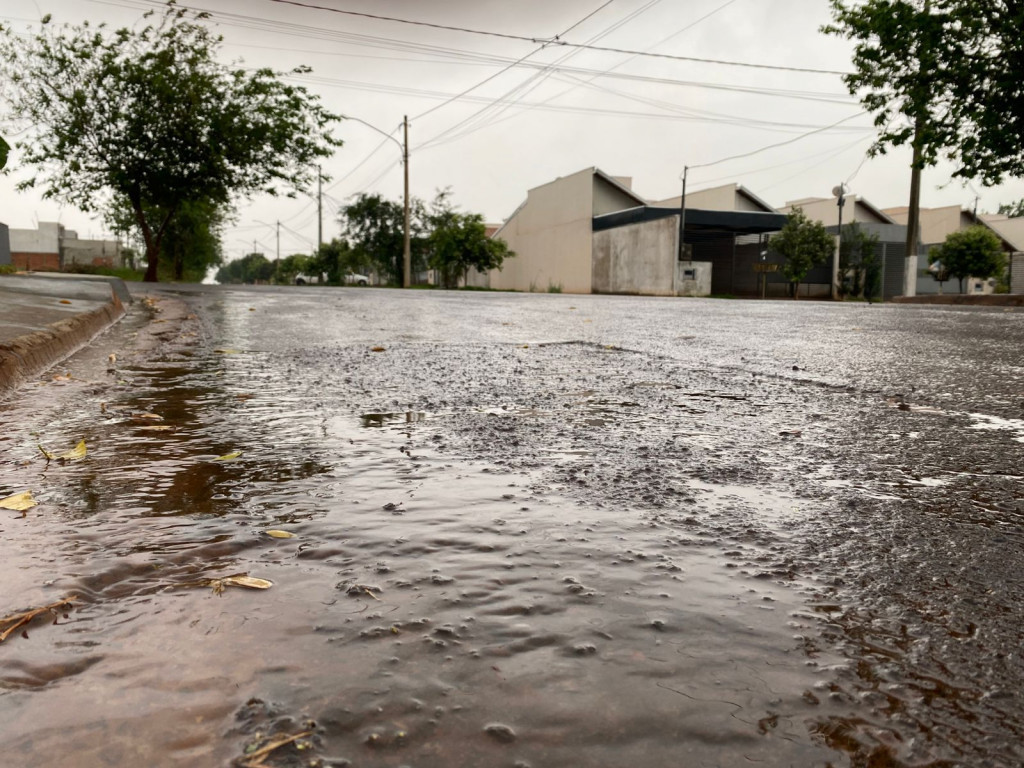 Segunda-feira começa com sol, mas tempo muda e chuva pode chegar à...