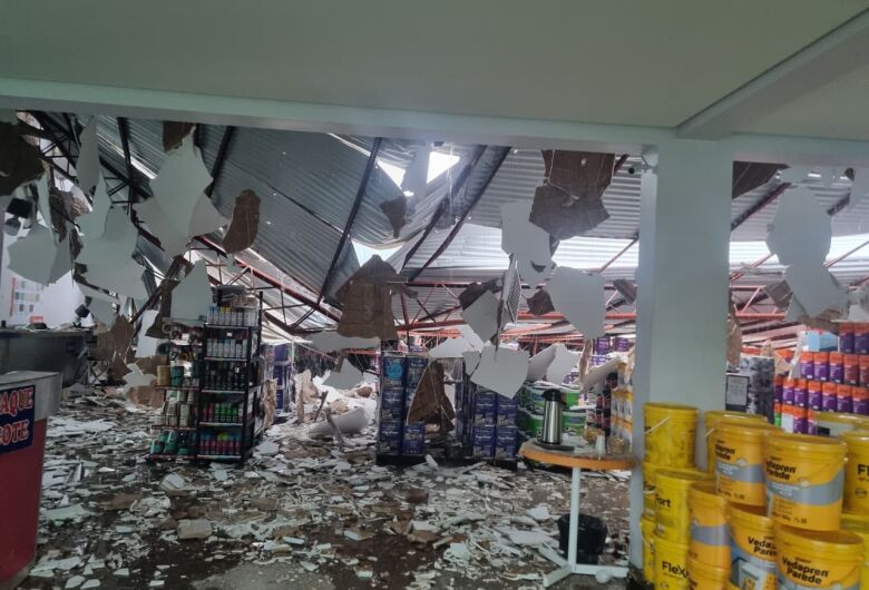 Temporal com ventos fortes causa estragos na região de fronteira com...