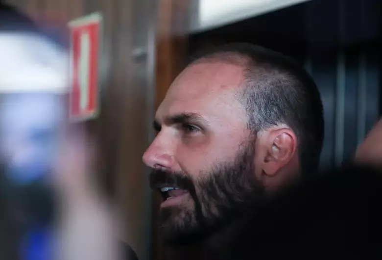Eduardo Bolsonaro não comparece a interrogatório no STF sobre...