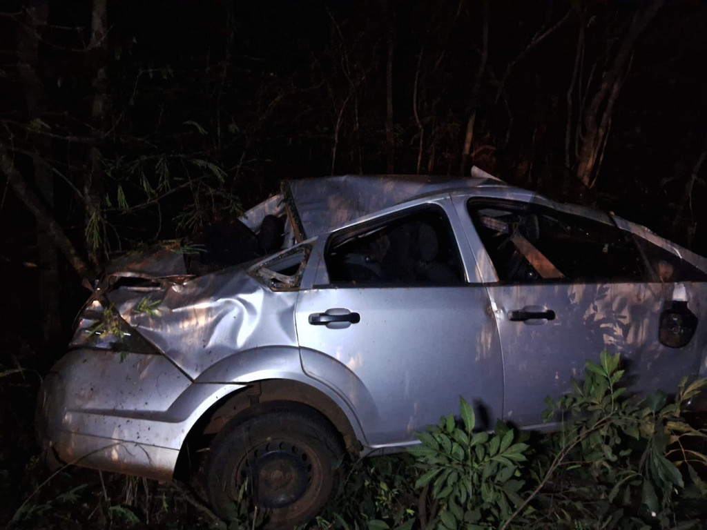Homem de 69 anos morre após perder controle e capotar veículo na...