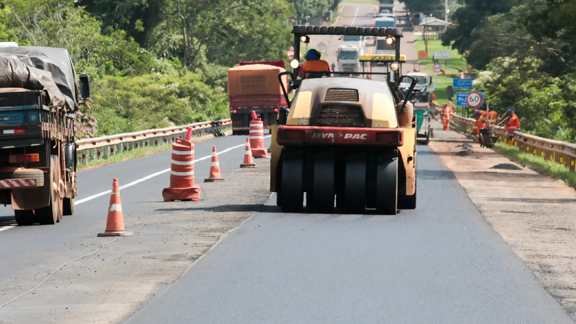 Obras na BR-163 seguem nesta segunda-feira com desvios e pare-e-siga...