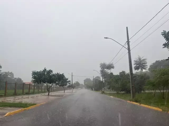 Dourados entra em alerta para tempestades com risco de granizo e...