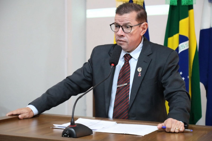 Vereador Pedro Pepa entrega abaixo-assinado e reforça pedido por...