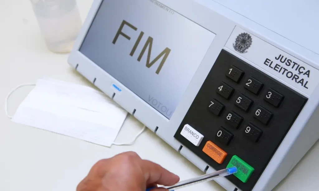 TSE recebe especialistas para novos testes de segurança na urna...