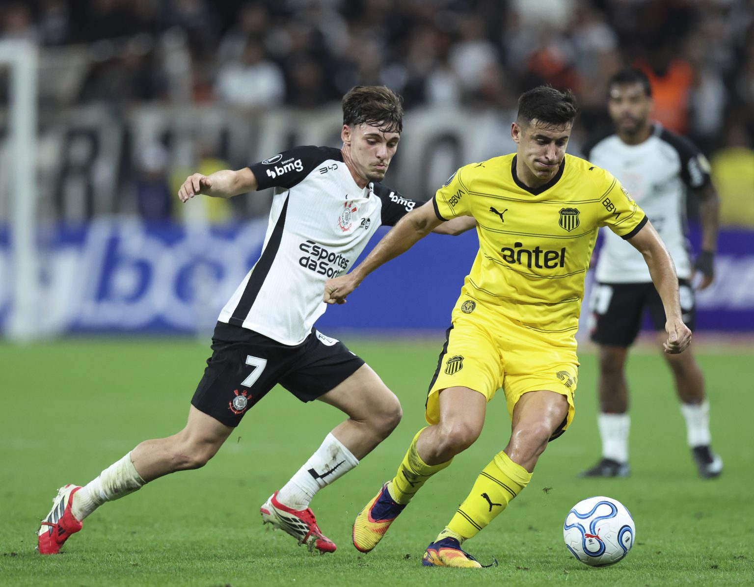 Corinthians Empata em Montevidéu e Assegura Liderança do Grupo na...