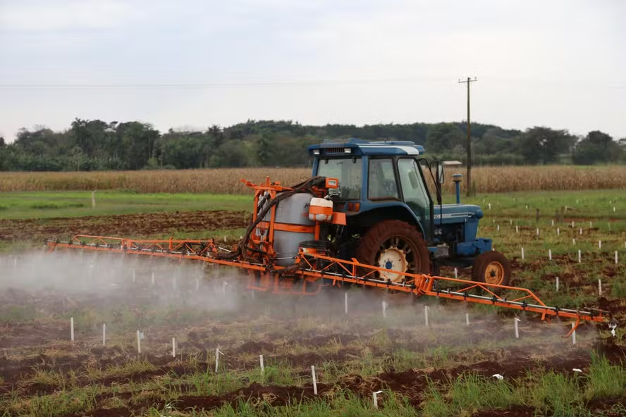 Agronegócio brasileiro enfrenta pressão global com alta de custos e...