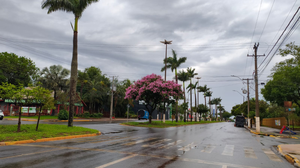 Terça-feira terá sol entre nuvens, chuva passageira e máxima de...