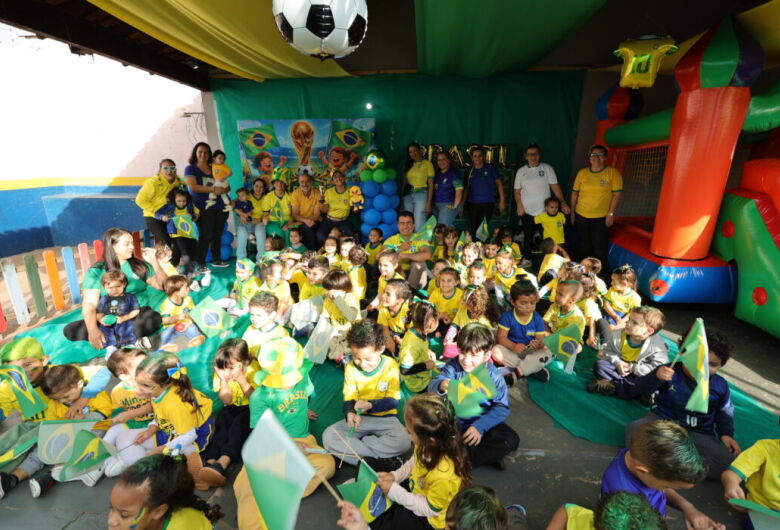 Festa da Copa em Ceim reforça civismo e aproxima famílias da escola...