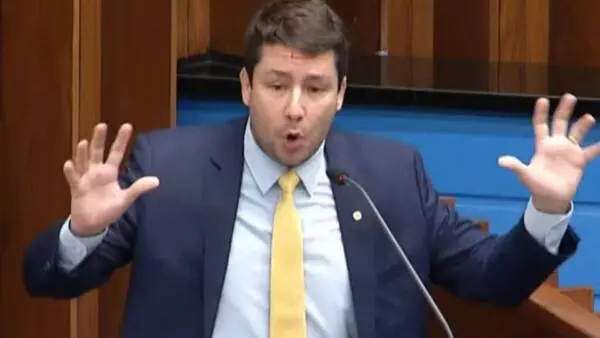 Justiça Eleitoral manda Catan remover vídeo e aplica multa por...