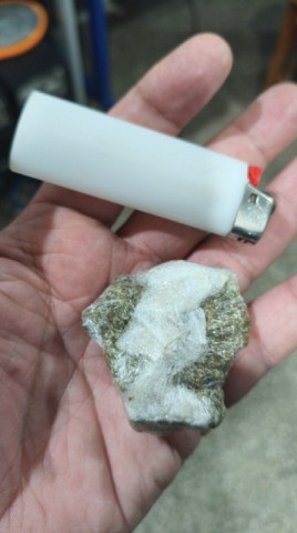 Adolescente é levado à delegacia após ser flagrado com maconha em...