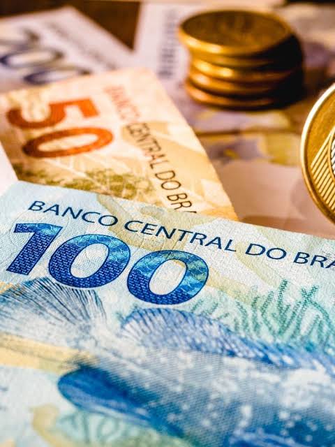 Dinheiro com lacre do Banco Central é achado em operação contra...