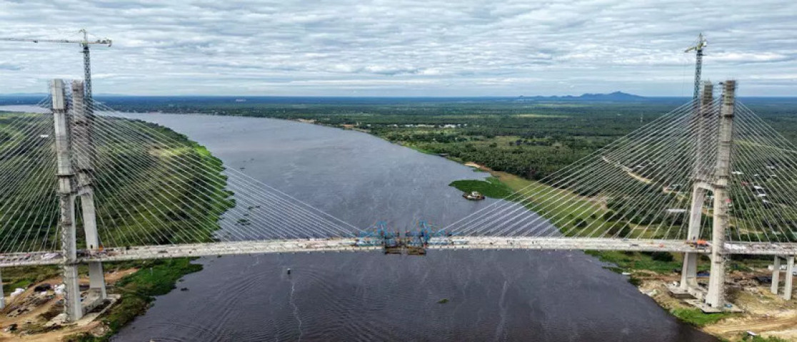 Ponte da Bioceânica está a 5,6 metros de unir Brasil e Paraguai;...