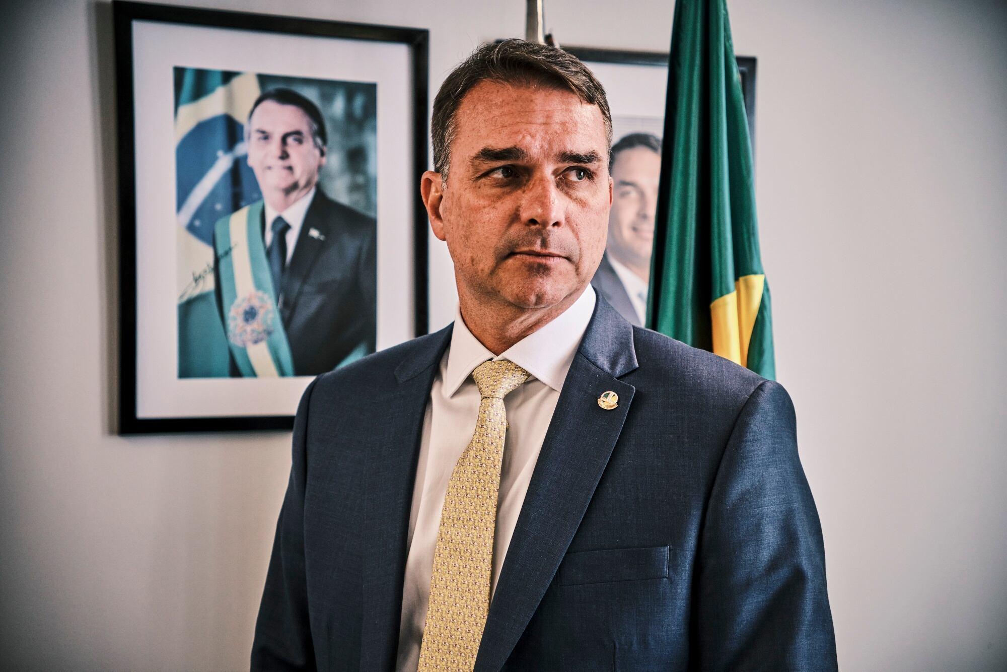 Flávio Bolsonaro acusa PF de agir seletivamente e defende Valdemar...
