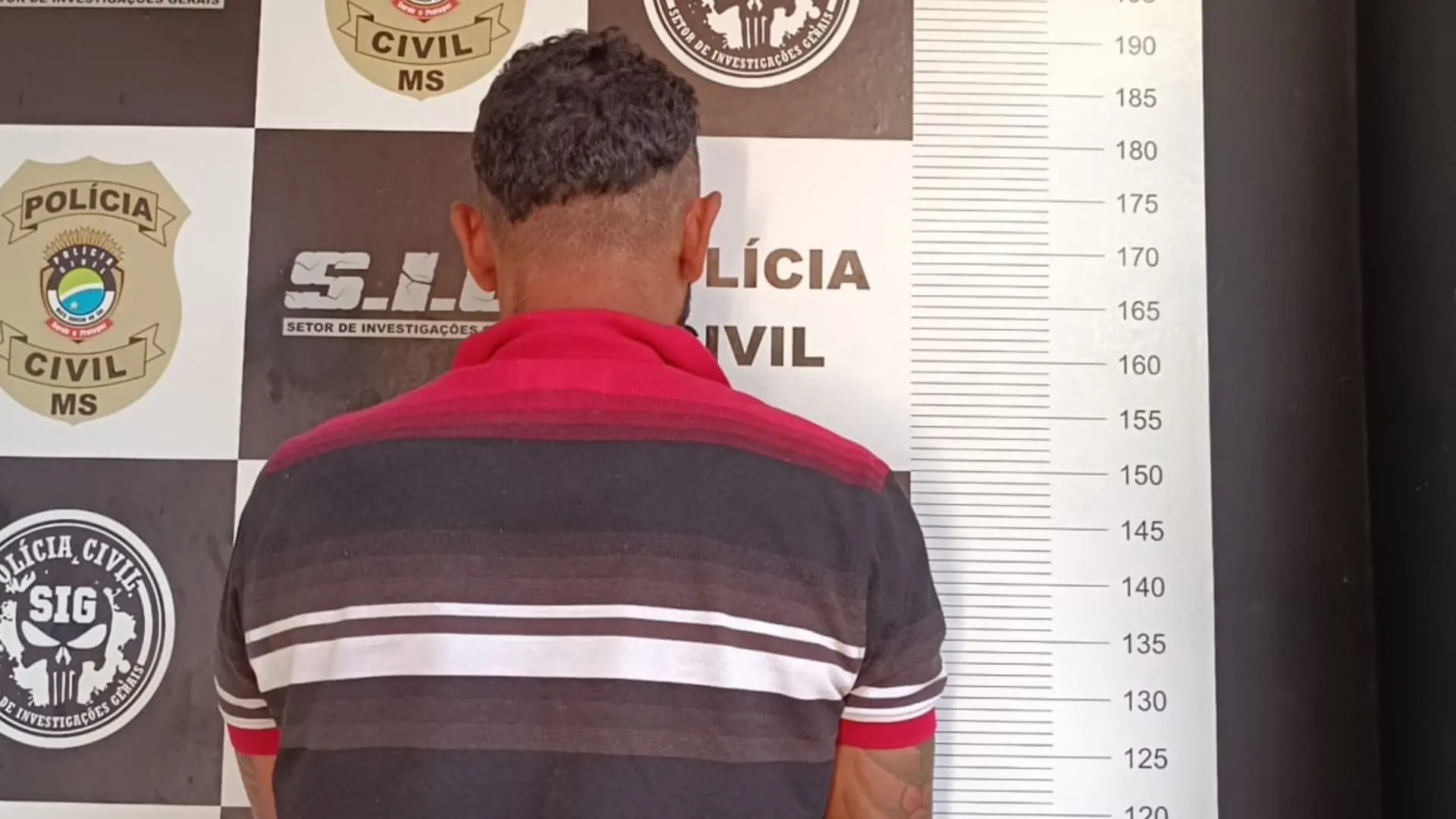 Dupla é presa por furto de caminhonetes em MS veículos teriam sido...