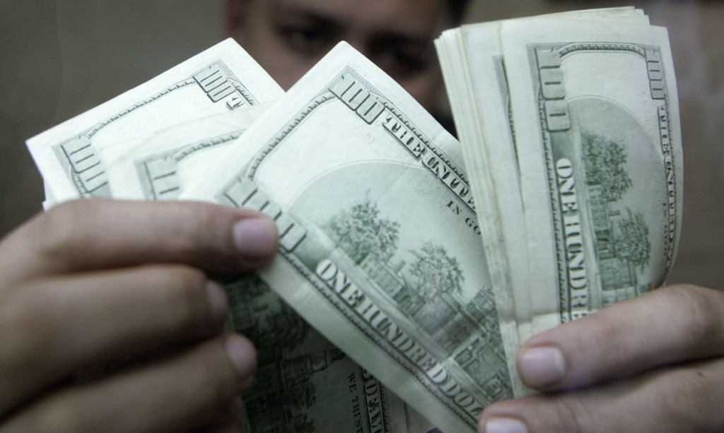 Dólar sobe com tensão no Oriente Médio, mas fecha julho em queda;...